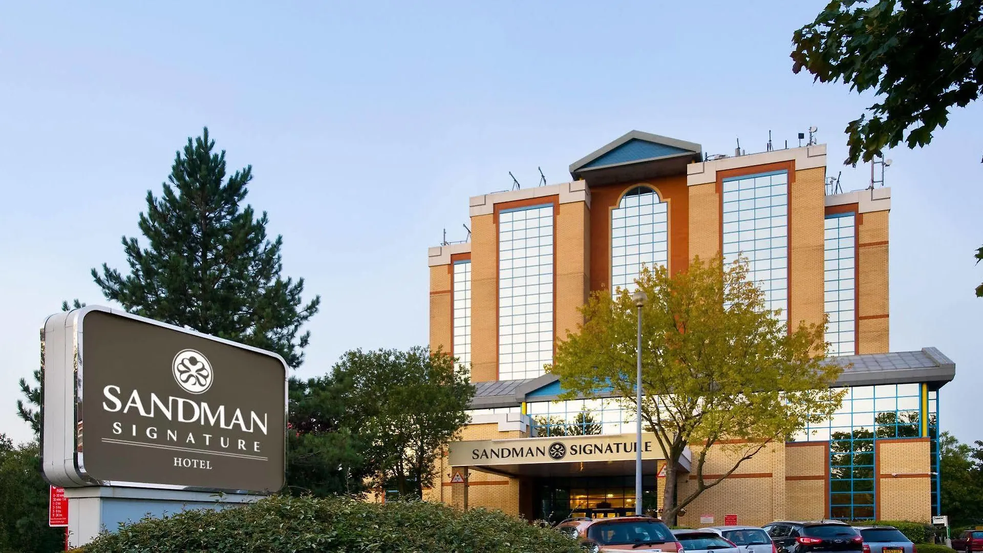 Sandman Signature London Gatwick Hotel Crawley  4*, Crawley (West Sussex)